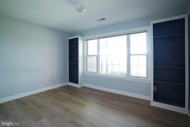 Building Photo - 10794 Folkestone Way