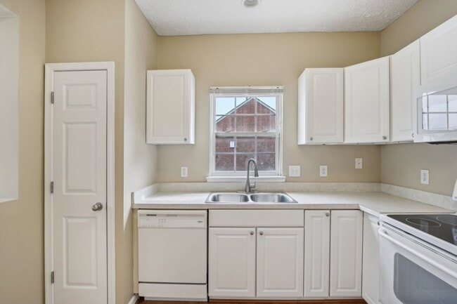 Building Photo - 7841 Heaton Way