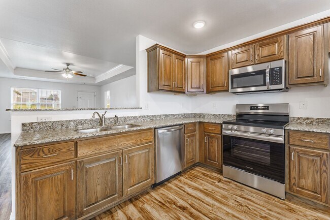 Building Photo - Newly updated home