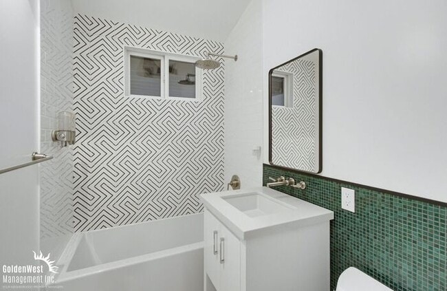 Building Photo - Stunningly Renovated 3Bdm 2Ba Home + Casita in Poway!