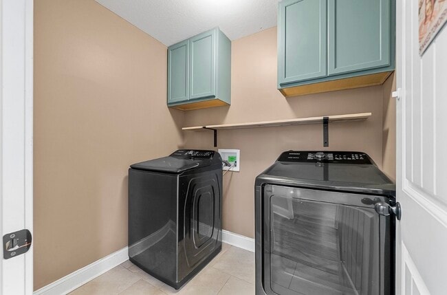 Building Photo - 206 Azalea Dr