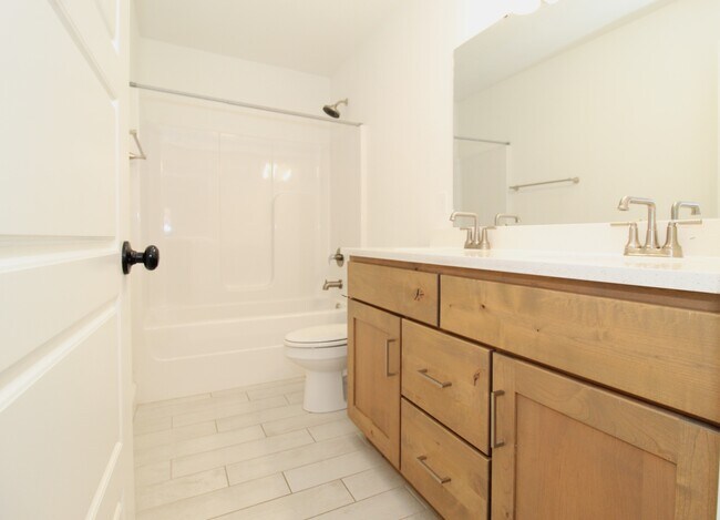 Building Photo - 1500 Ari Ave