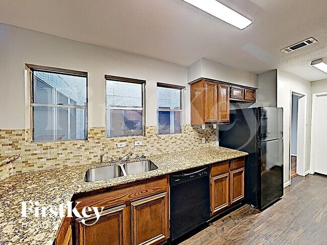 Building Photo - 1308 Wilson Dr