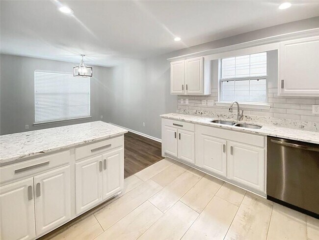 Building Photo - 1232 Gates Cir SE