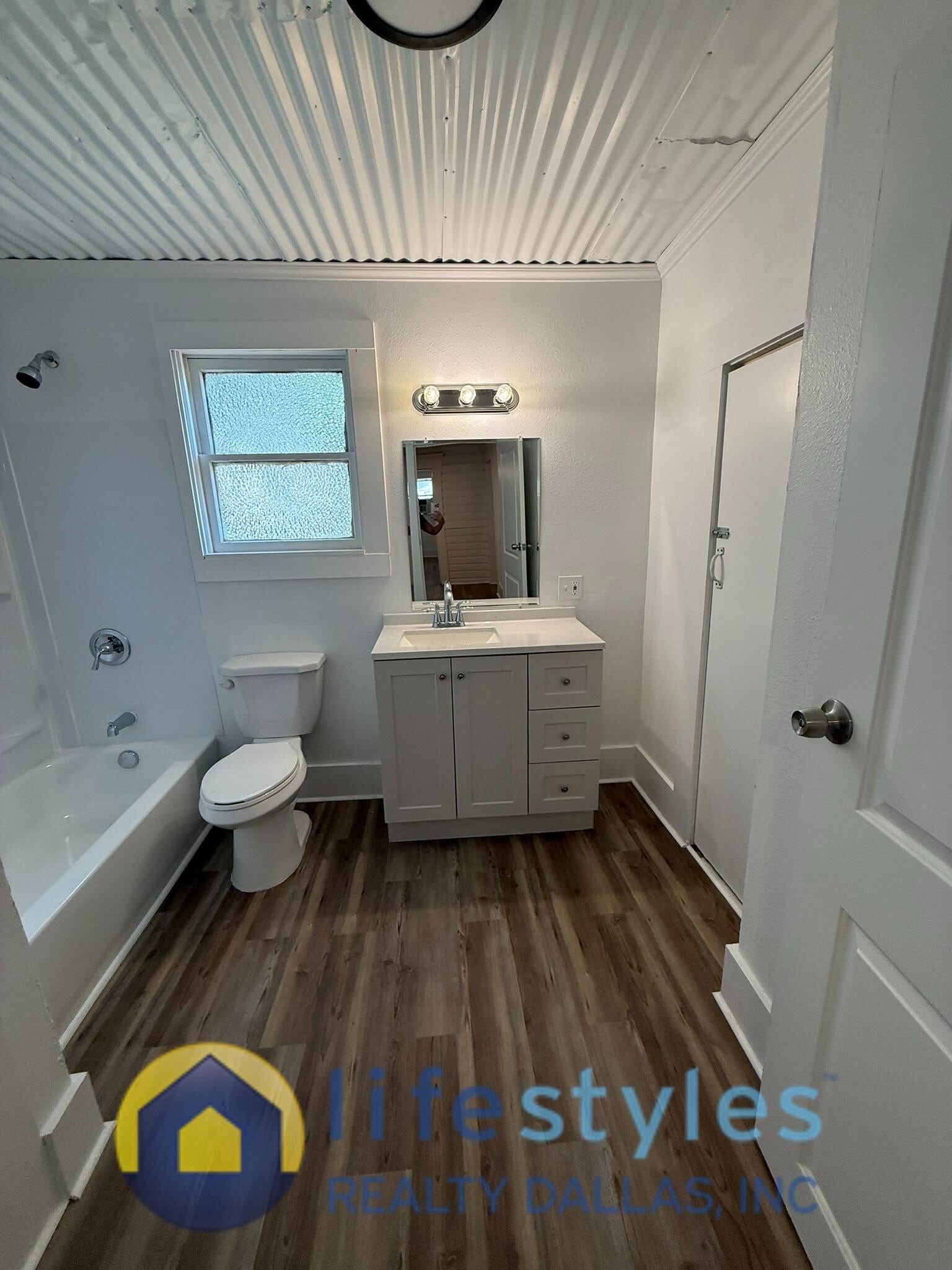 2nd Bathroom - 1750 Maple Ave