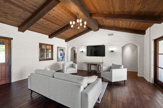 Building Photo - This Beautiful Hacienda Style Home combine...