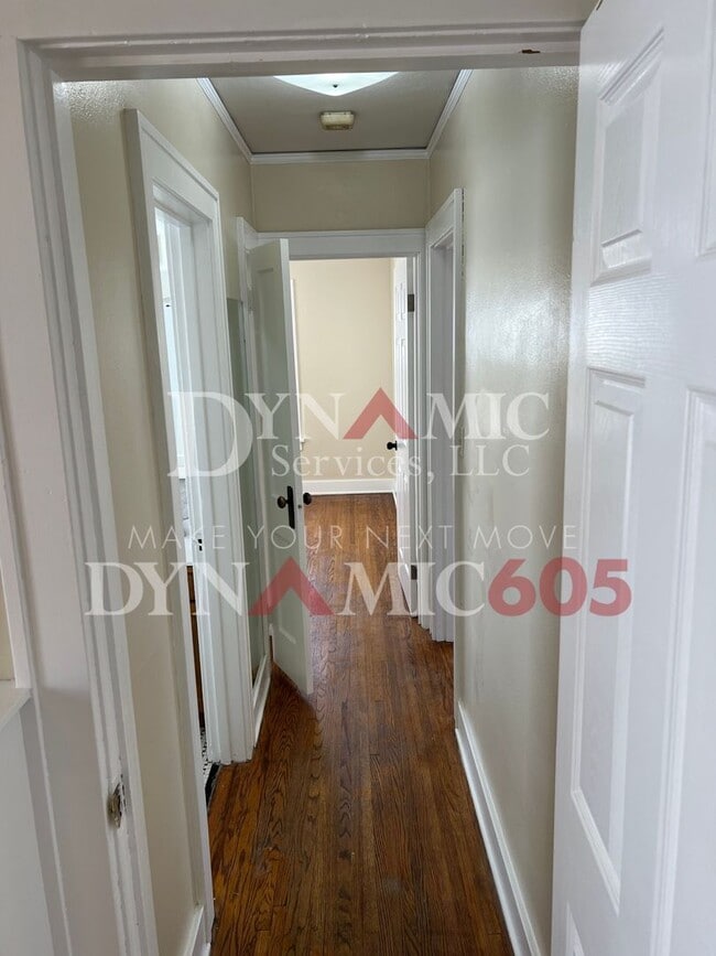 Building Photo - 4+ Bedroom, 2 Bath House with Garage and Fenced Backyard