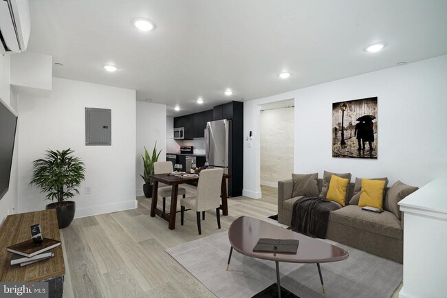 Building Photo - 2132 Pine St