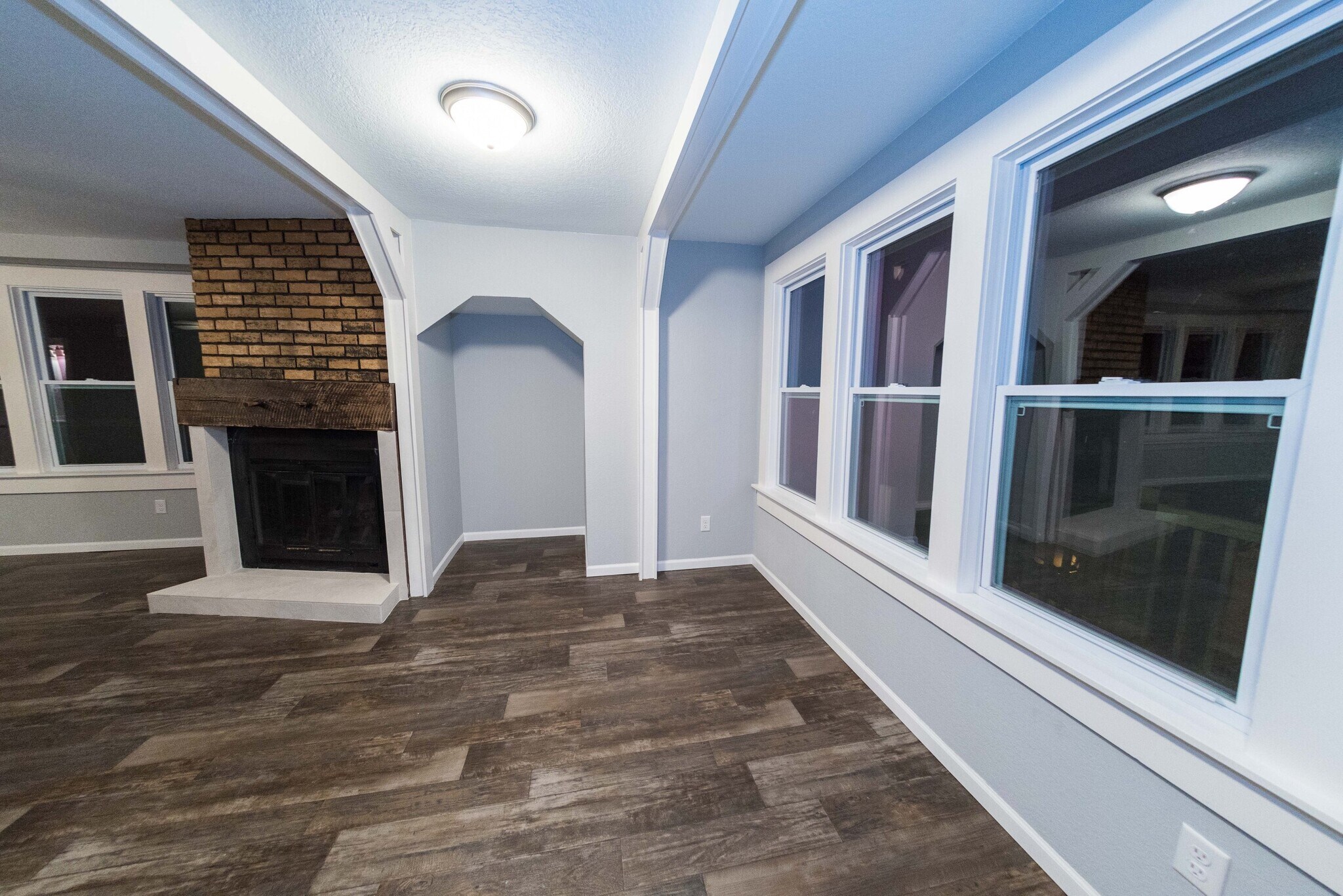 Living Room - 3834 E Edgerton Ave