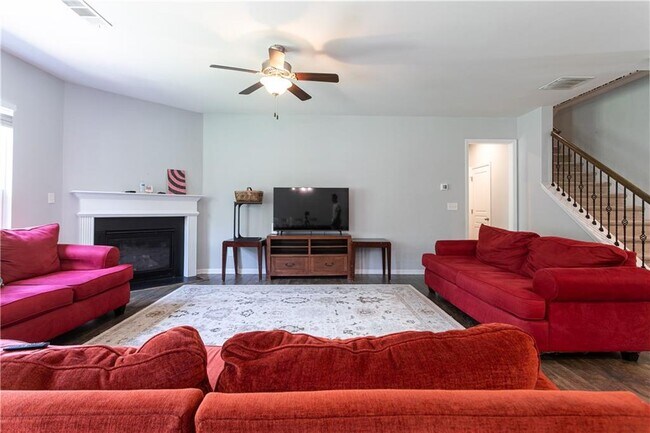 Building Photo - 302 Pebblestone Ln
