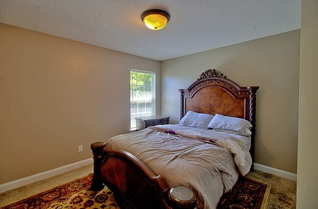 Building Photo - 305 Largo Ct