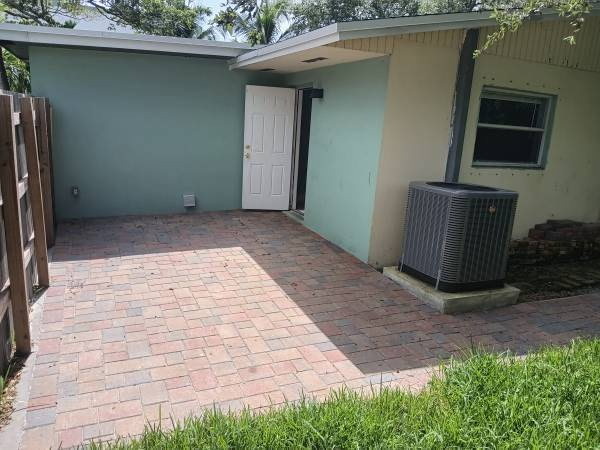 Building Photo - 3203 SW 14th Ave