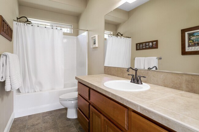 Building Photo - 7068 SW Valenta Ct