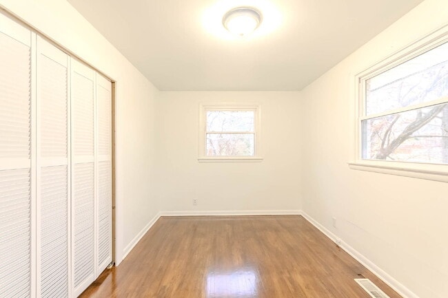 Building Photo - Fantastic 3 (4-ish) Bed Home | Lawn Care Included