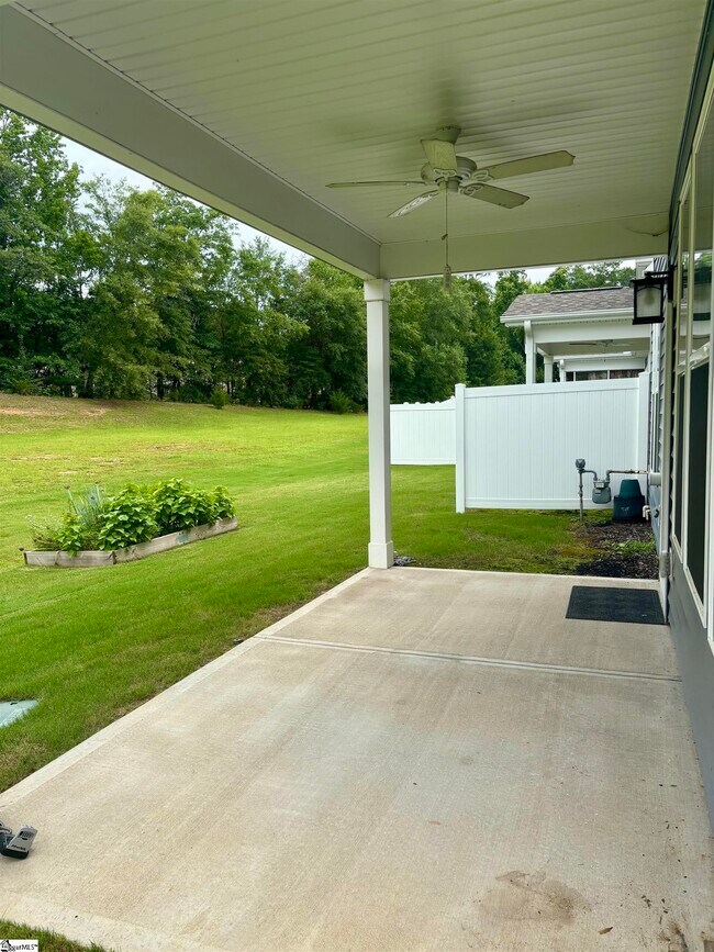 Building Photo - 109 Creekhaven Ln