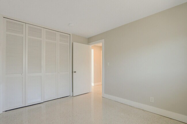 Building Photo - 3898 Holly Dr