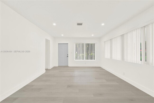 Building Photo - 350 Aledo Ave