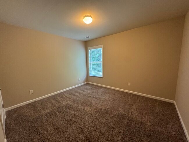 Building Photo - 836 Westmoreland Ln NE