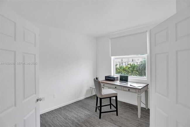 Building Photo - 17100 N Bay Rd