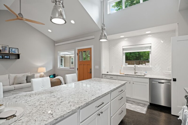 Building Photo - 419 S 3rd St W