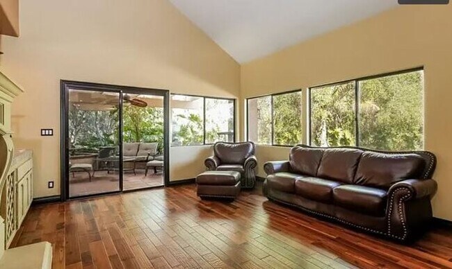Building Photo - Spacious 5-Bedroom Home for Rent in Prime ...
