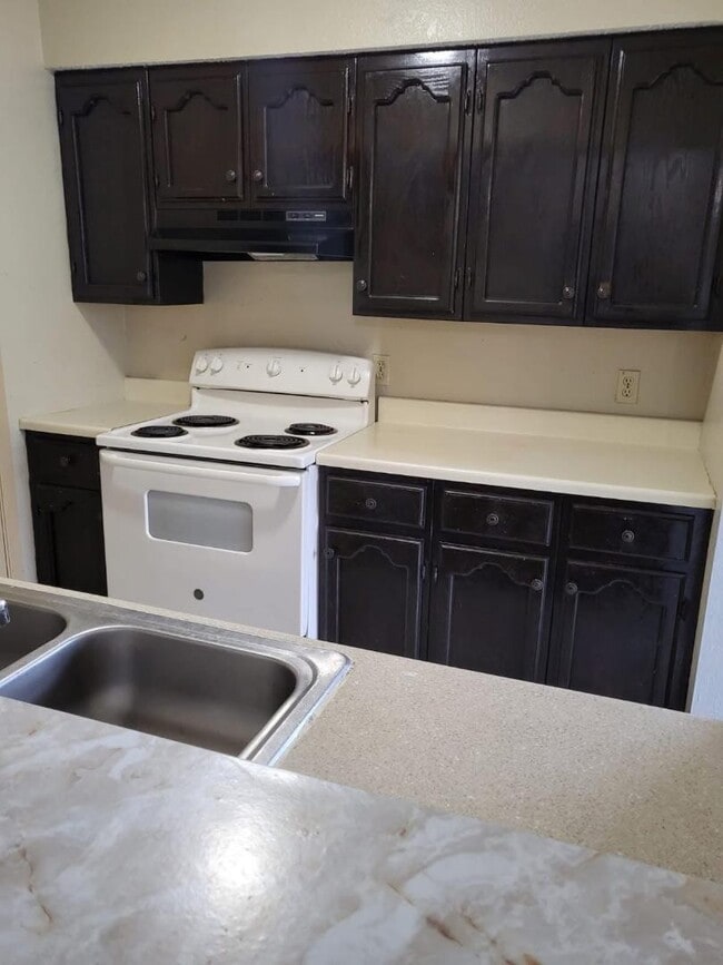 Building Photo - 1419 E Eistetter St