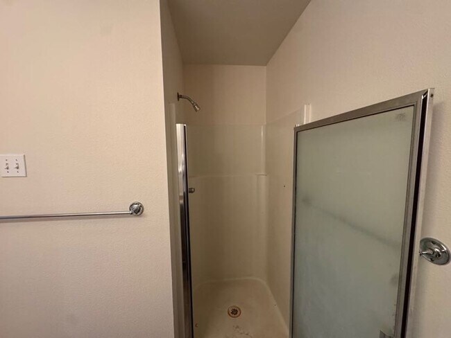 Building Photo - Stunning 2 Bed, 2.5 Bath Townhouse — Fully Renovated!