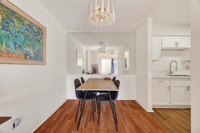 Building Photo - 10555 Turtlewood Ct