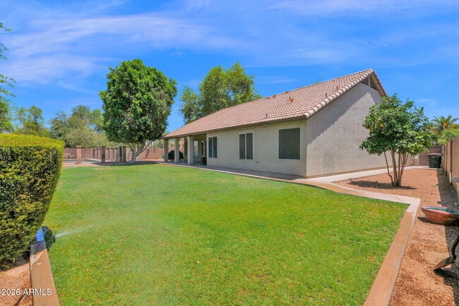 Building Photo - 360 S Pineview Dr
