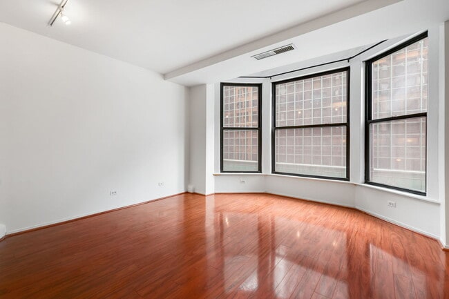 Building Photo - 431 S Dearborn St