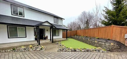 Building Photo - Beautiful Remodeled Home Kent!