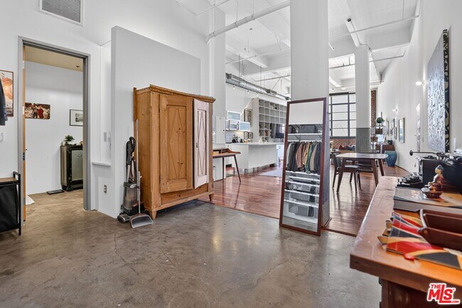 Building Photo - 1850 Industrial St