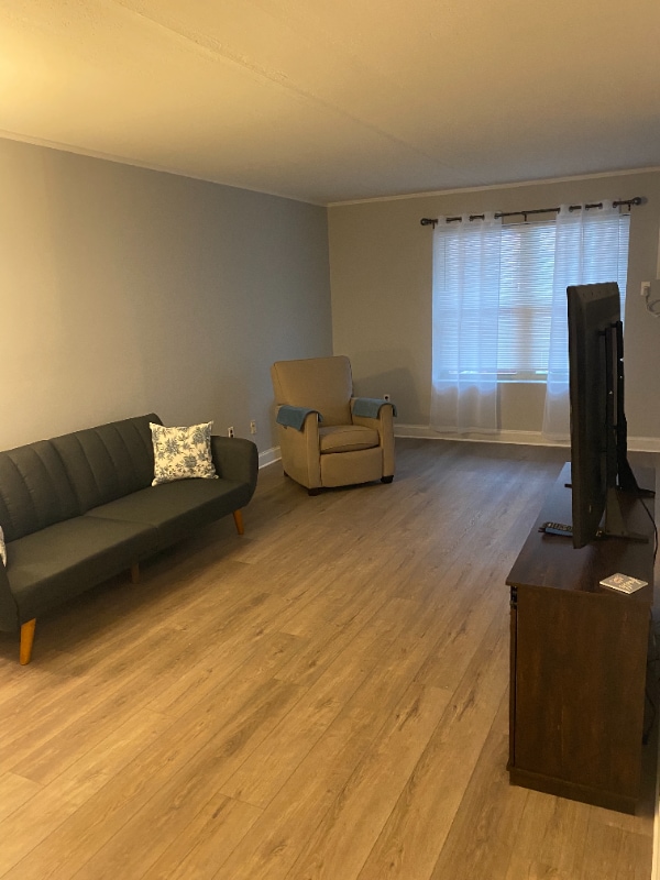 Building Photo - 131 Dutton St