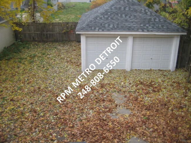 Building Photo - Spacious Brick Colonial in Detroit