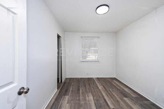 Building Photo - HALF-DEPOSIT SPECIAL!! Updated Brick 3 Bed 1 Bath Home with Huge Yard on Quiet Street!