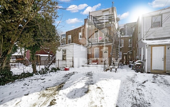 Building Photo - Welcome to your new home—a cozy and stylish spot in a friendly multi-family building right here i...