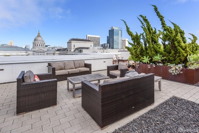 Building Photo - 388 Fulton St