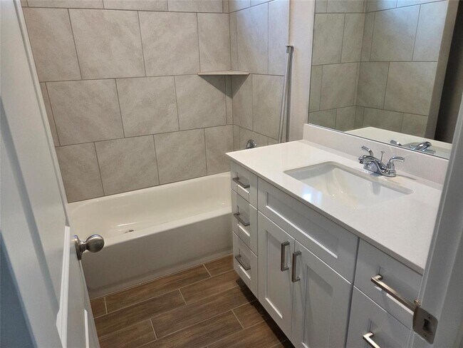 Building Photo - 208 Comet Pointe Dr