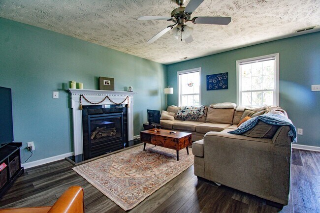 Building Photo - Coming Soon! 3 Bedroom 2.5 Bathroom with Large Fence Yard