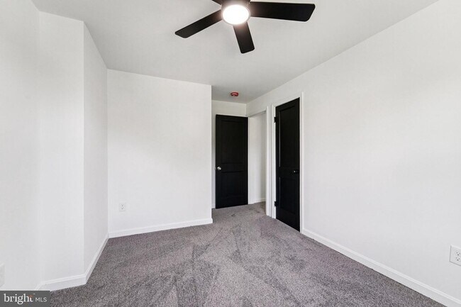 Building Photo - BEAUTIFUL 3 Bedroom 2 Bathroom Home