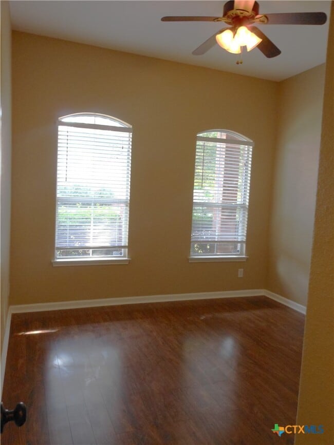 Building Photo - 2242 Lakeline Dr