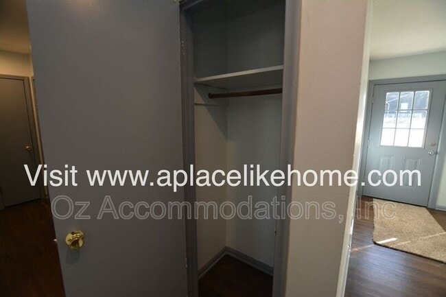 Building Photo - 4340 W 51st St