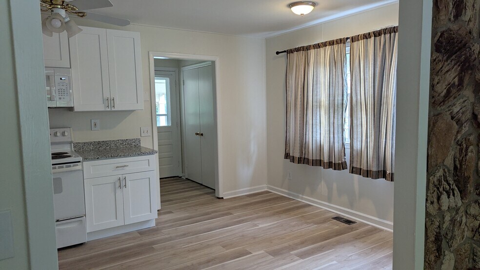 Eat In kitchen - 7413 Edenwood Ln