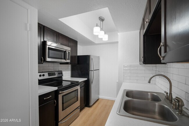 Building Photo - 729 W Coolidge St