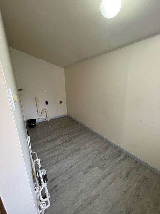 Building Photo - Recently updated Laurel Springs 2 bedroom ...