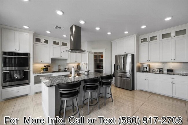 Building Photo - 6309 SW Oakmont Blvd