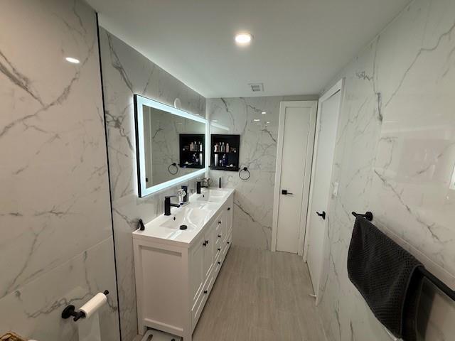 Building Photo - 3522 NE 166th St