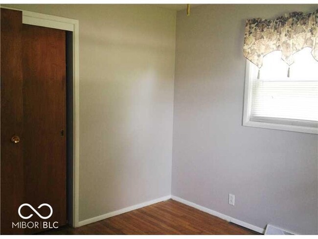 Building Photo - 818 E Auman Dr