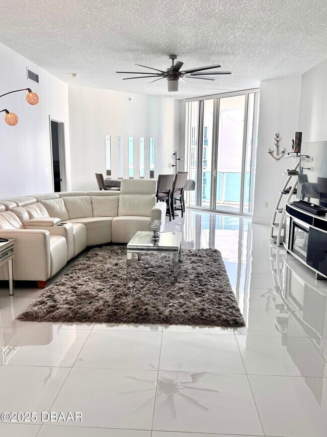 Building Photo - 231 Riverside Dr