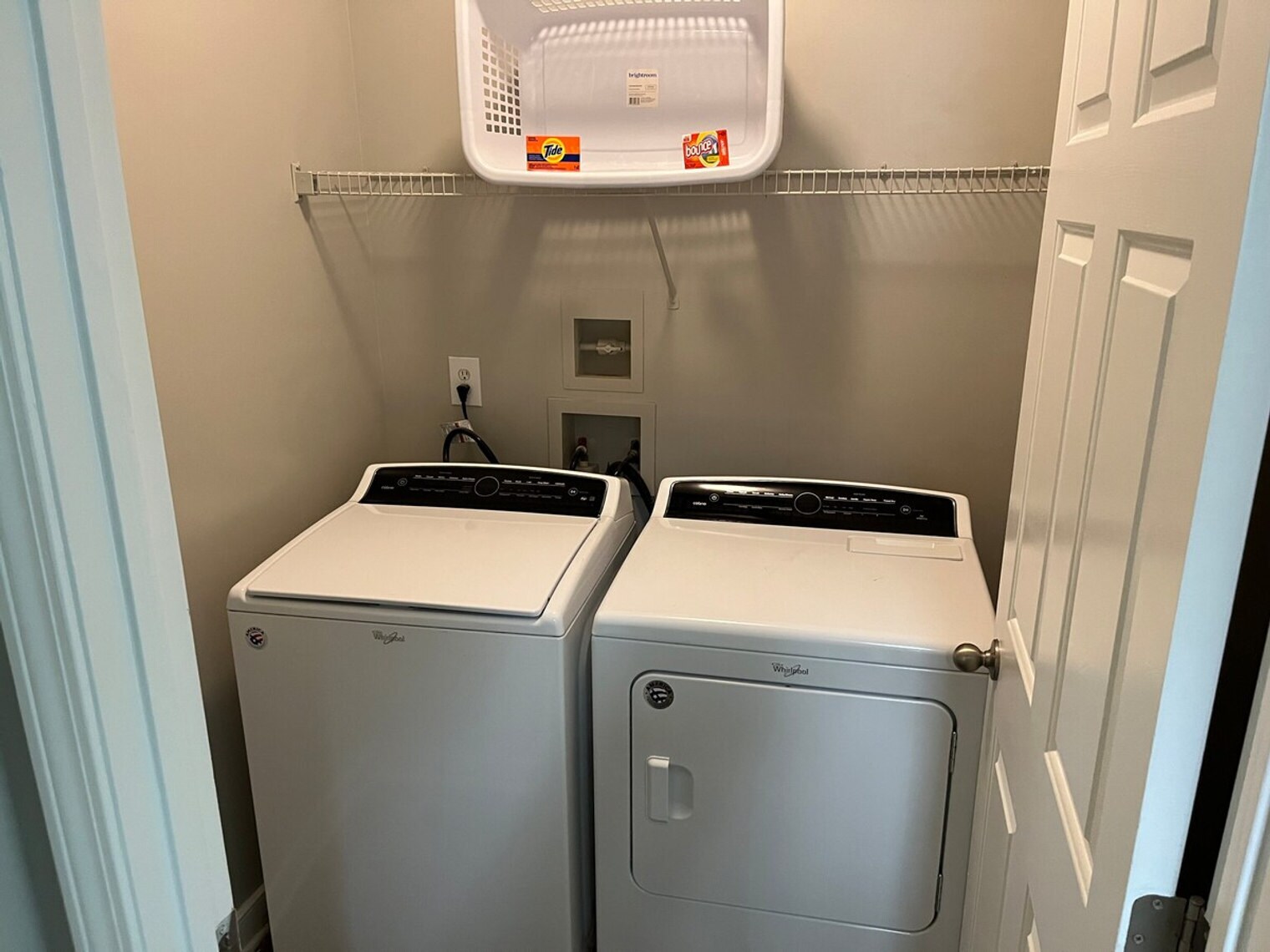 Building Photo - 1024 Cranbrook Dr